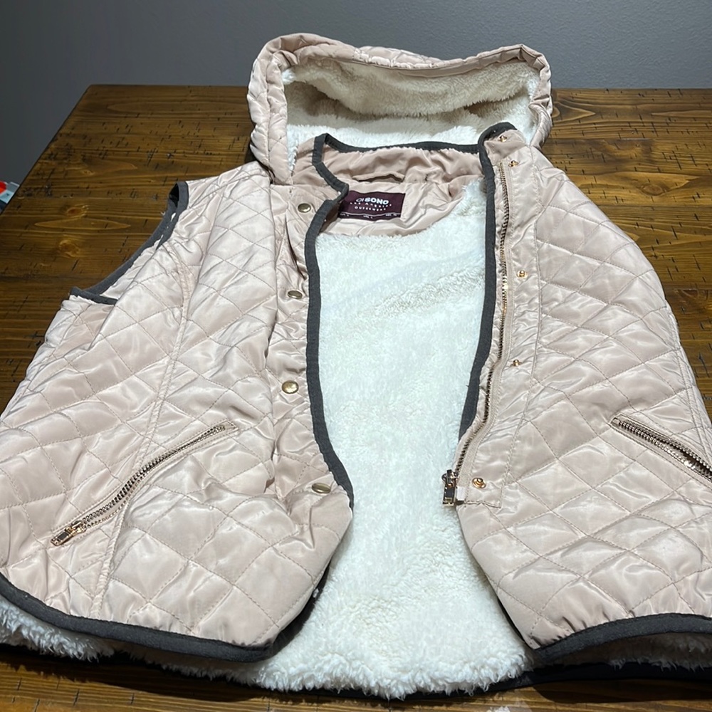 Women’s size large tan vest
